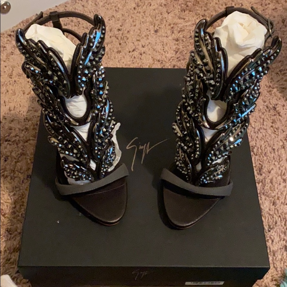 NIB Giuseppe cruel crystal sandal heel